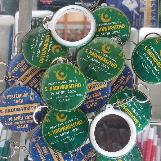 Gantungan Kunci & Pin Peniti